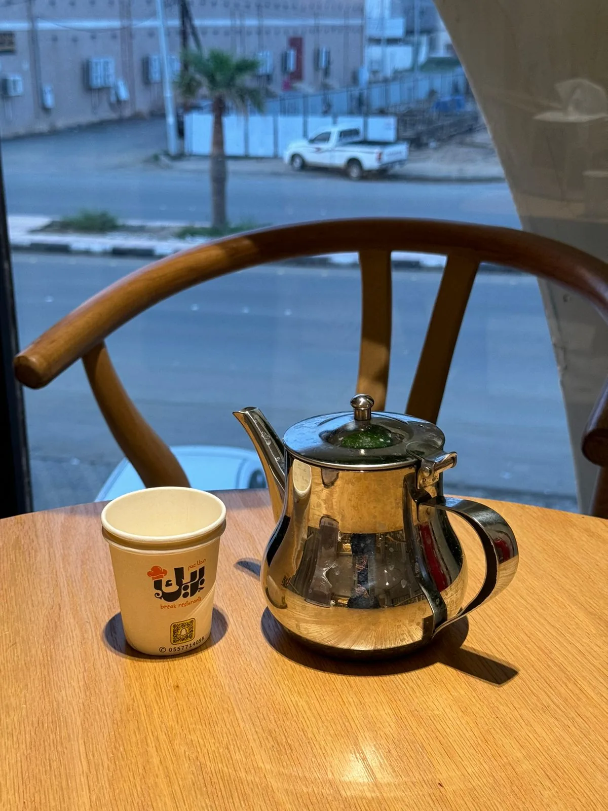 تقديم الشاي في مطاعم بريك